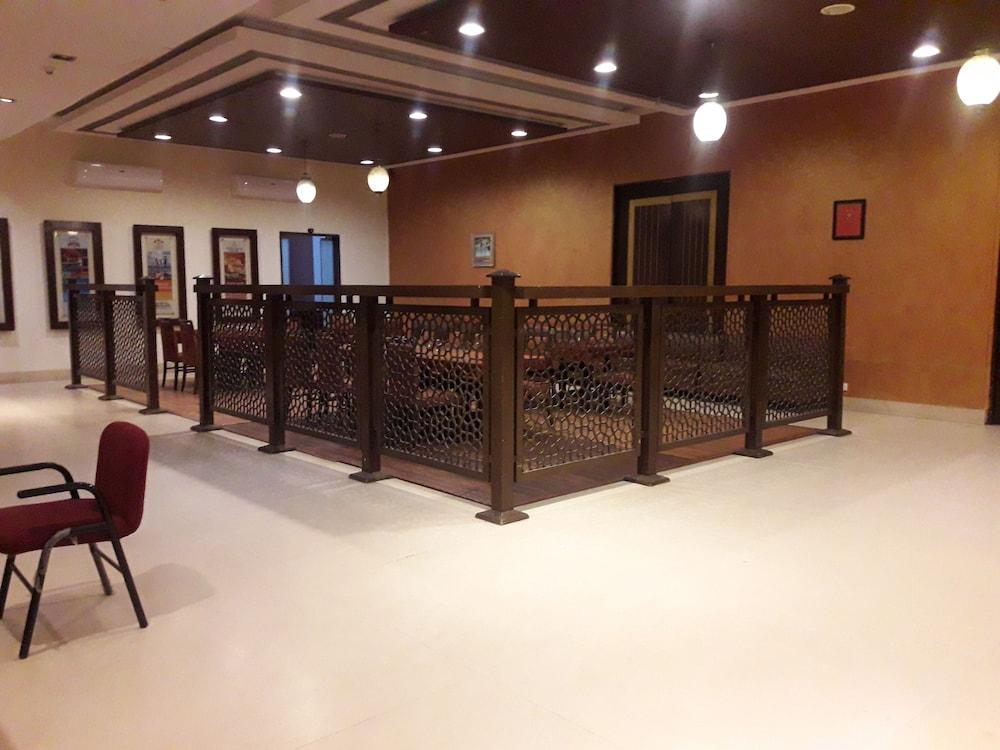 فندق كامباي جراند أحمد أباد المظهر الخارجي الصورة